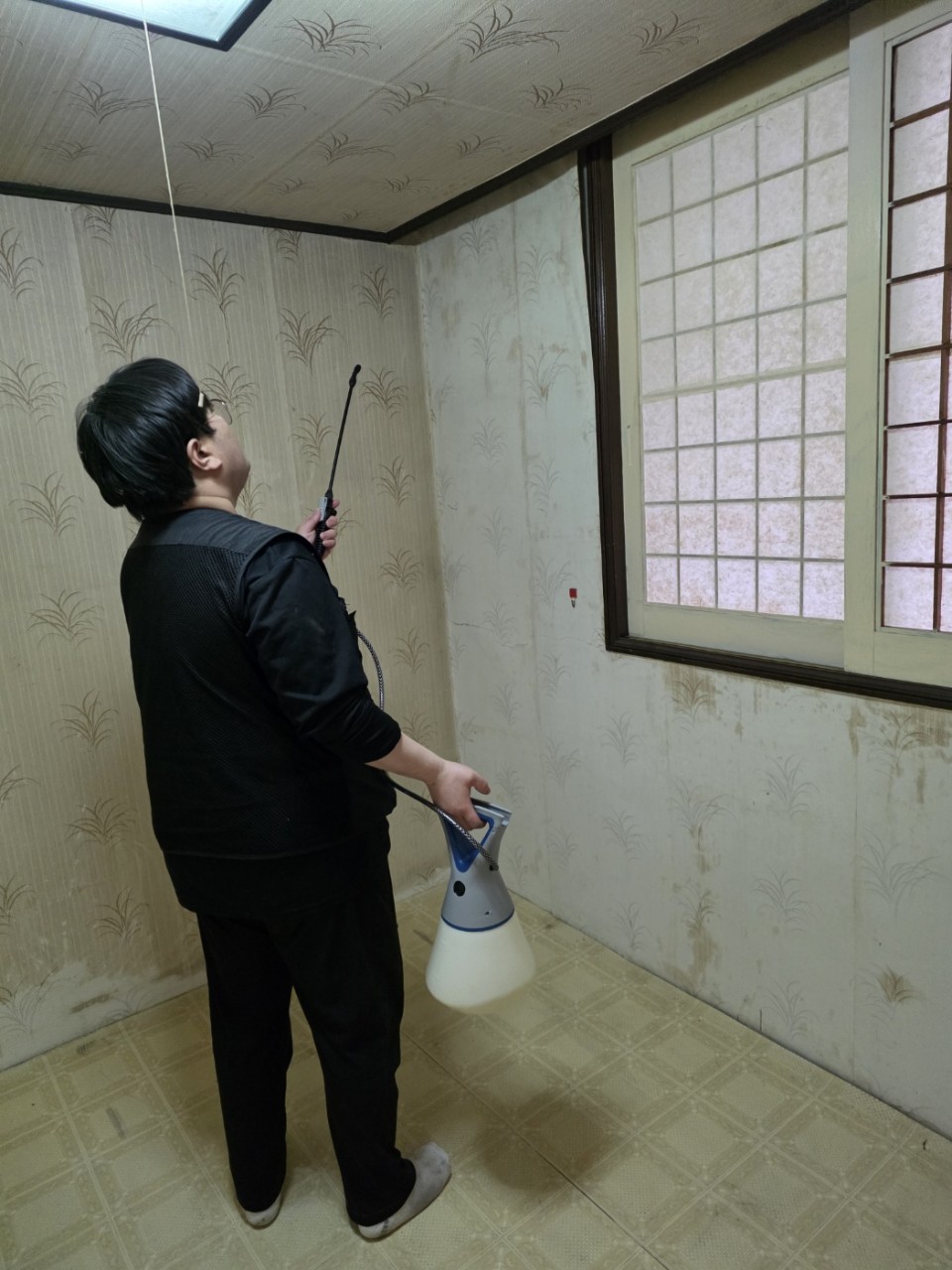 서울 유품정리 작업 중 사진 4